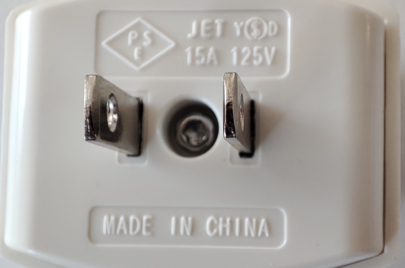 Malá cestovní zásuvková roztrojka US