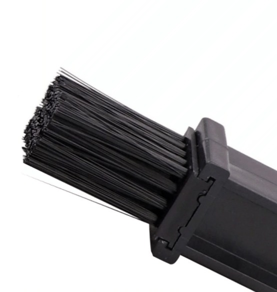 Kartáč na čištění řetězu a pastorků černá