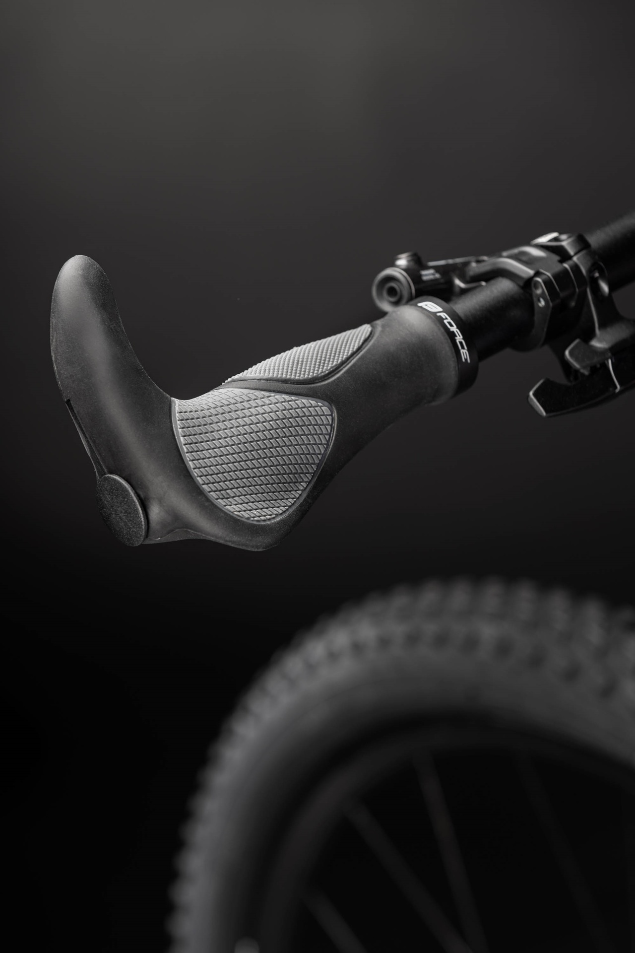 Force - gripy s integrovanými rohy