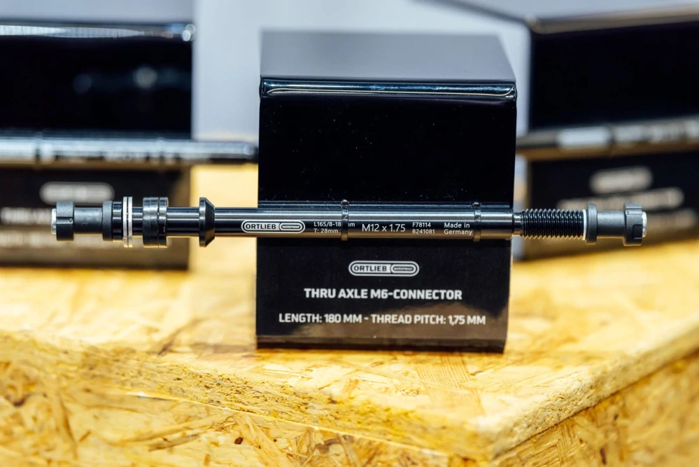 ORTLIEB Thru Axle M6-Connector - pevná osa pro připojení nosiče