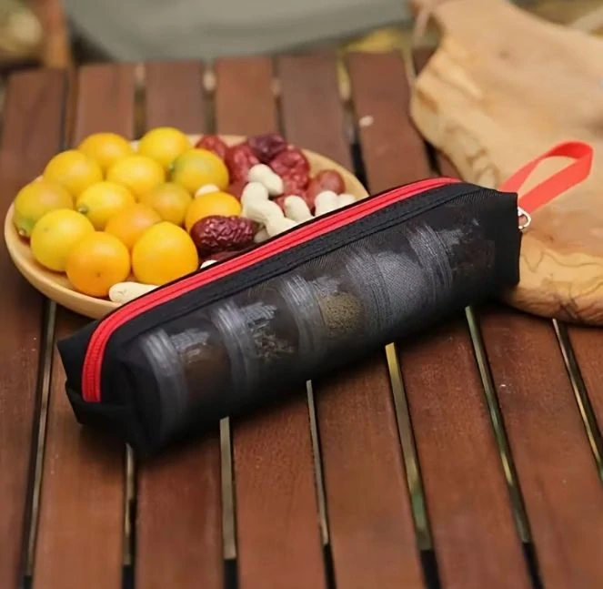 Cestovní sada spojených nádobek na koření