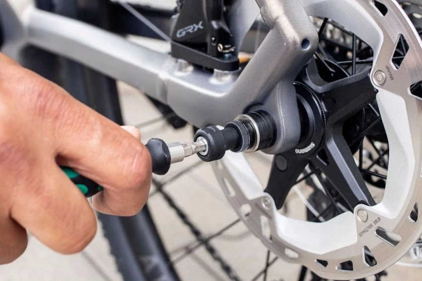 ORTLIEB Thru Axle M6-Connector - pevná osa pro připojení nosiče