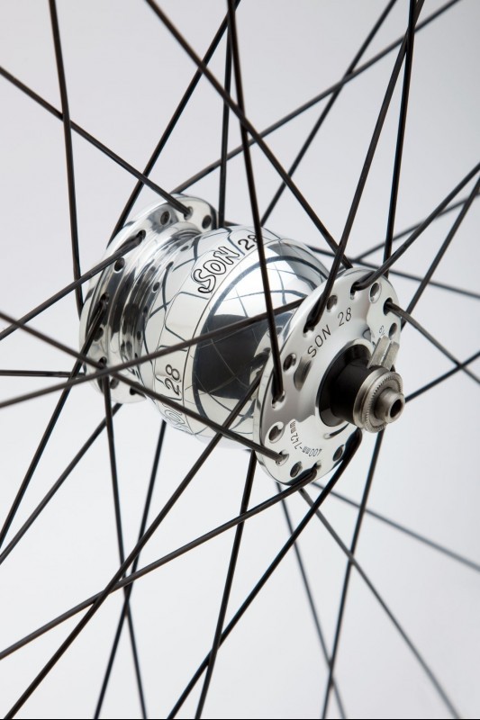 SON 28 - dynamo v náboji