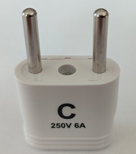 Zásuvkový adaptér do jiných zemí