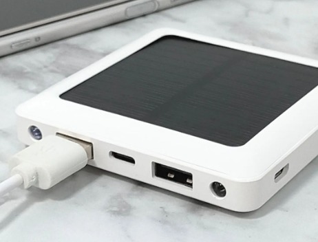 Lehká solární powerbanka 5000 mAh