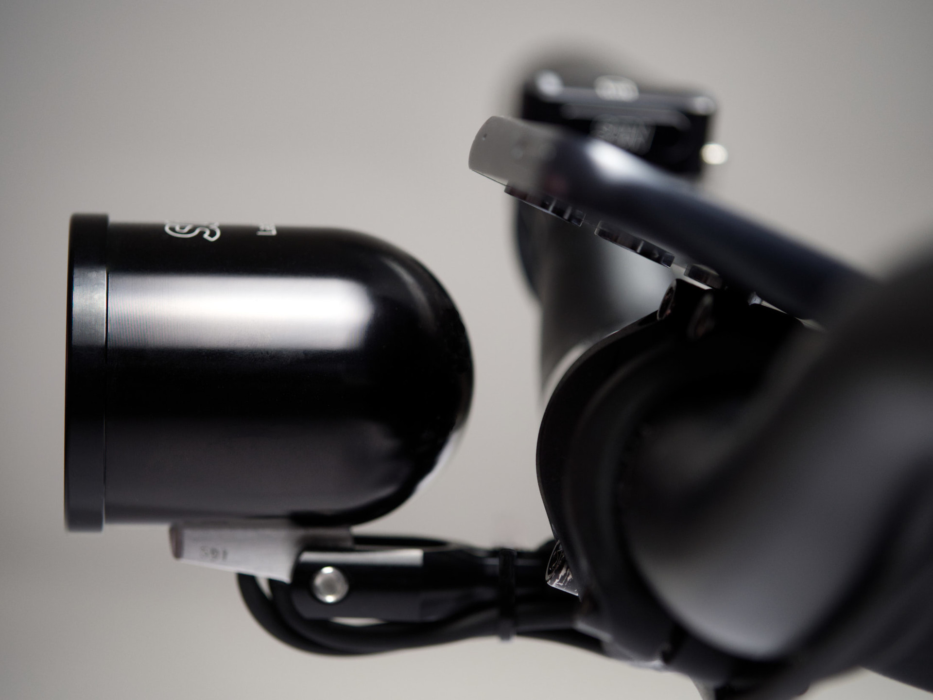 SON Ladelux - silné přední světlo s nabíjením