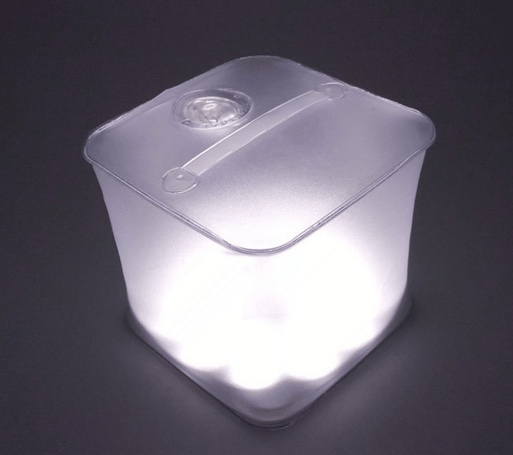 Lehká solární lampa na cesty