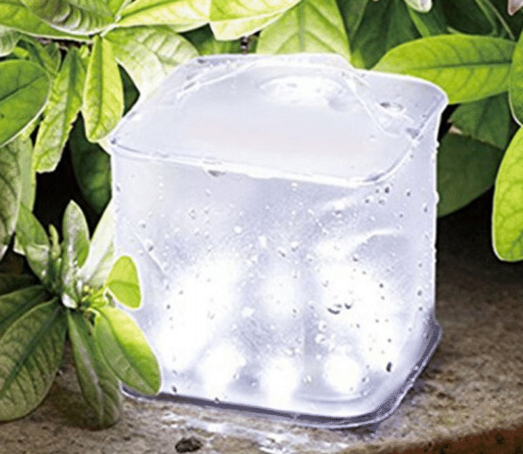 Lehká solární lampa na cesty