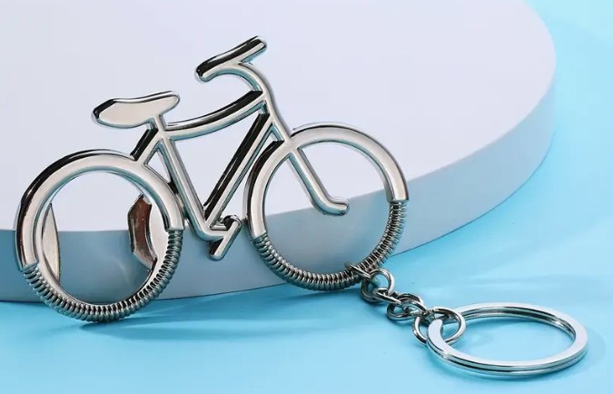 Přívěsek na klíče s motivem kola