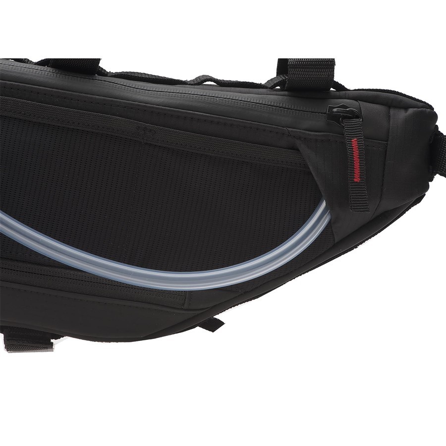 BLACKBURN Outpost Frame Bag - rámová brašna se zvětšitelným objemem