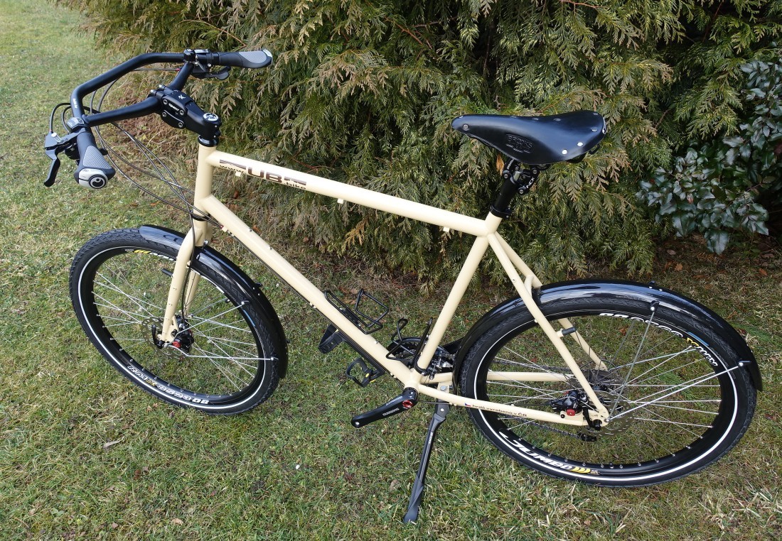 Otevřená cestovní řídítka s hrazdou