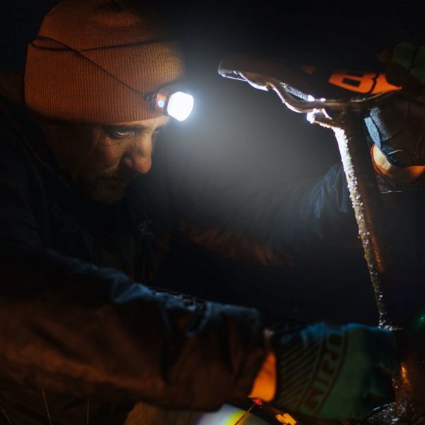 BLACKBURN Outpost Bike and Camp Light - lehounká univerzální svítilna pro cykloturistiku