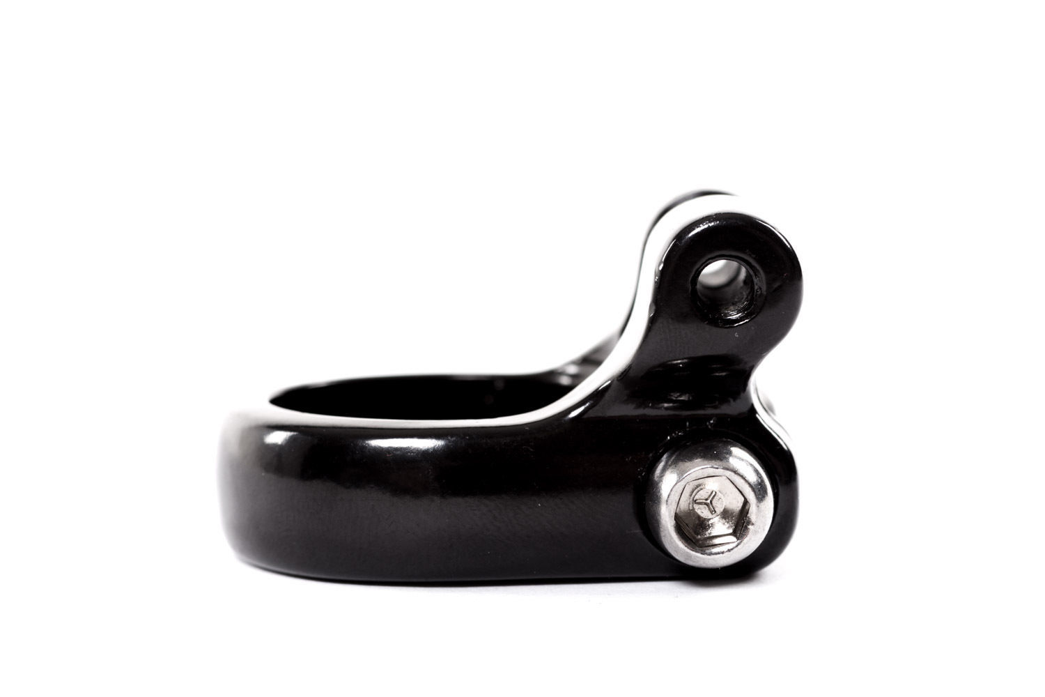 Upínací objímka na sedlovku se závity pro uchycení nosiče