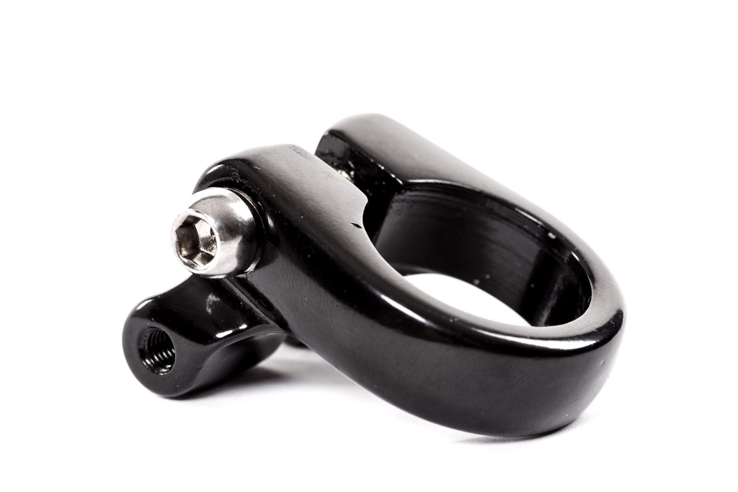 Upínací objímka na sedlovku se závity pro uchycení nosiče