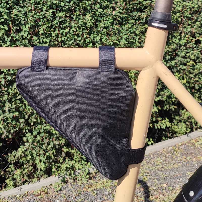 Malá rámová brašna na duši a nářadí