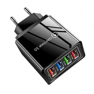 Praktická cestovní nabíječka se čtyřmi USB výstupy