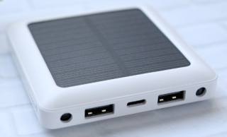 Lehká solární powerbanka 5000 mAh